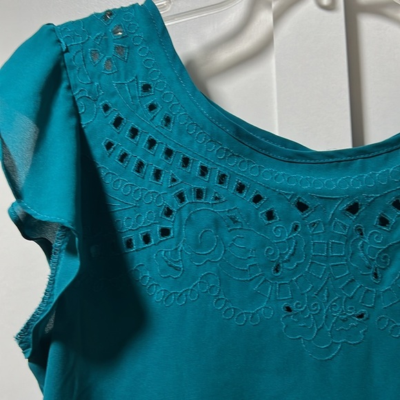 Teal Lace Detailed Neck Line with Scalloped Lace Bottom and Gold Zippered Back - Picture 2 of 6